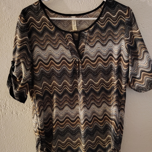 Women's Multicolor Zigzag Top - Picture 2 of 11
